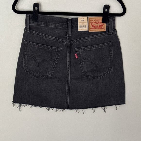 NWT Levi's Premium Icon Denim Skirt Dark Mirror Black Raw Hem Size 25 - Picture 4 of 14
